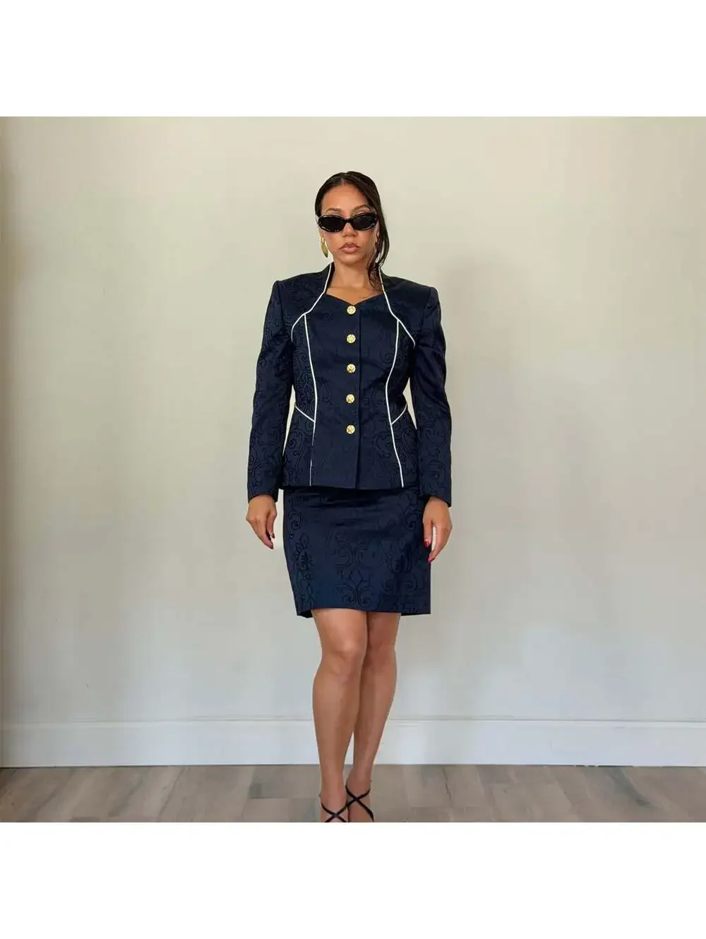 Escada - Picture 4 of 9